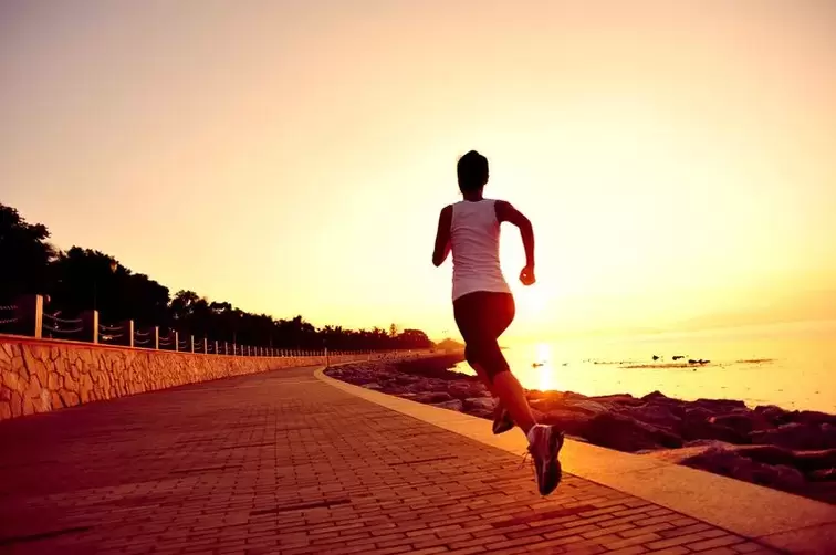 Correr de media hora pola mañá para unha perda de peso eficaz